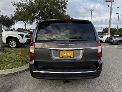 Used 2015 Chrysler Town & Country Touring w/ Driver Convenience Group image 4