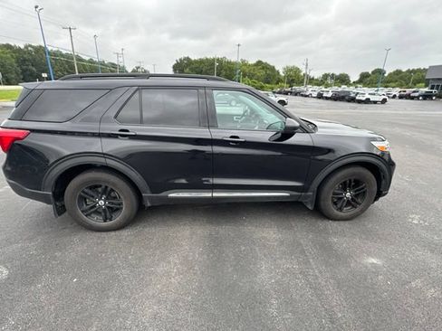 Used 2020 Ford Explorer XLT w/ Equipment Group 202A AWD/4WD image 5