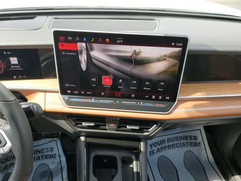 Used 2026 Volkswagen Tiguan SEL R-Line image 21