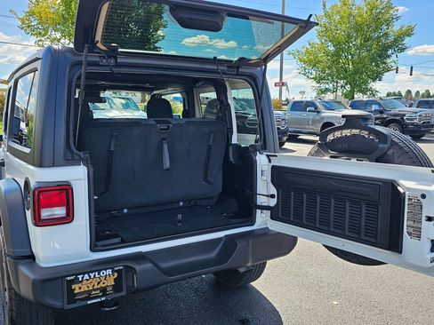 Used 2024 Jeep Wrangler Sport S image 32