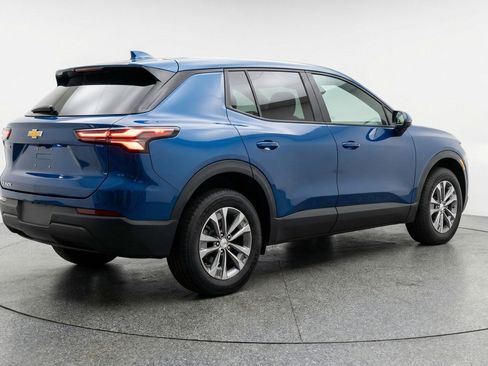 Used 2025 Chevrolet Equinox LT FWD image 9