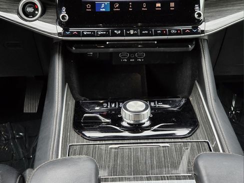 Certified 2022 Jeep Wagoneer Series II AWD/4WD image 11