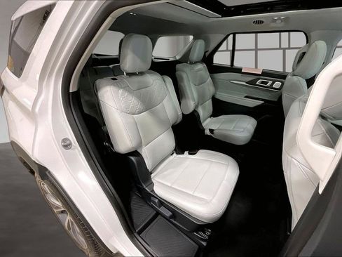 Used 2025 Ford Explorer Platinum w/ Ultimate Package image 25