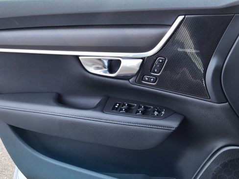 Used 2019 Volvo V90 T6 Cross Country image 12