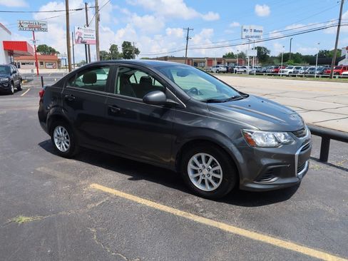 Used 2019 Chevrolet Sonic LT FWD image 2