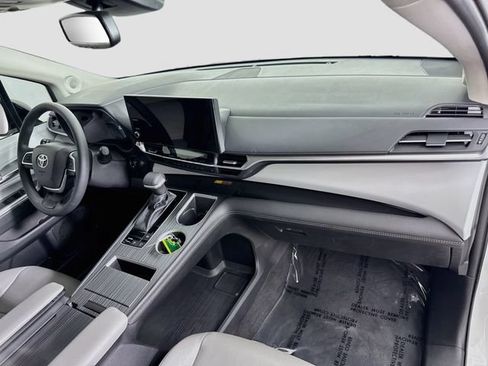 Certified 2025 Toyota Sienna XLE w/ XLE Plus Package AWD/4WD image 32
