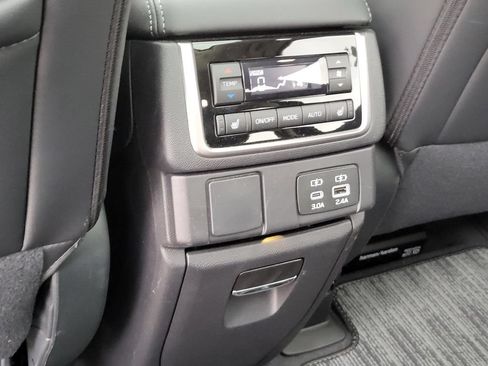 Used 2026 Subaru Ascent Limited AWD/4WD image 16