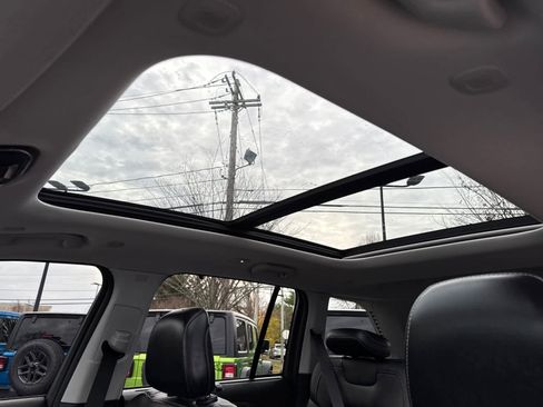 Used 2023 Jeep Grand Cherokee 30th Anniversary image 14