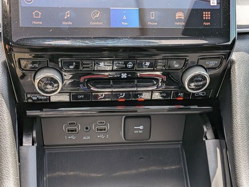 Used 2023 Jeep Grand Cherokee Overland w/ Adv Protech Group III image 26