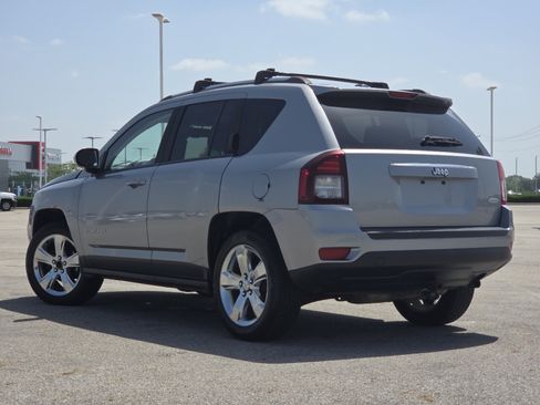 Used 2015 Jeep Compass Latitude FWD image 13