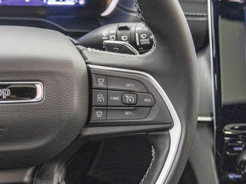 New 2025 Jeep Grand Cherokee L Altitude image 31