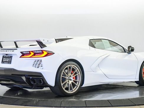 Used 2023 Chevrolet Corvette Stingray Premium Conv w/ Z51 Performance Package RWD image 5