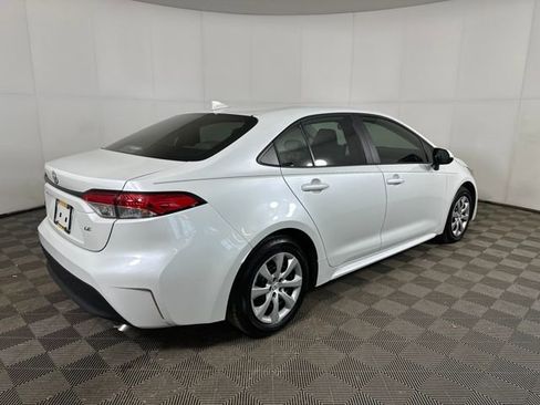Used 2025 Toyota Corolla LE image 3