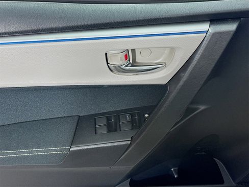 Used 2015 Toyota Corolla LE image 15