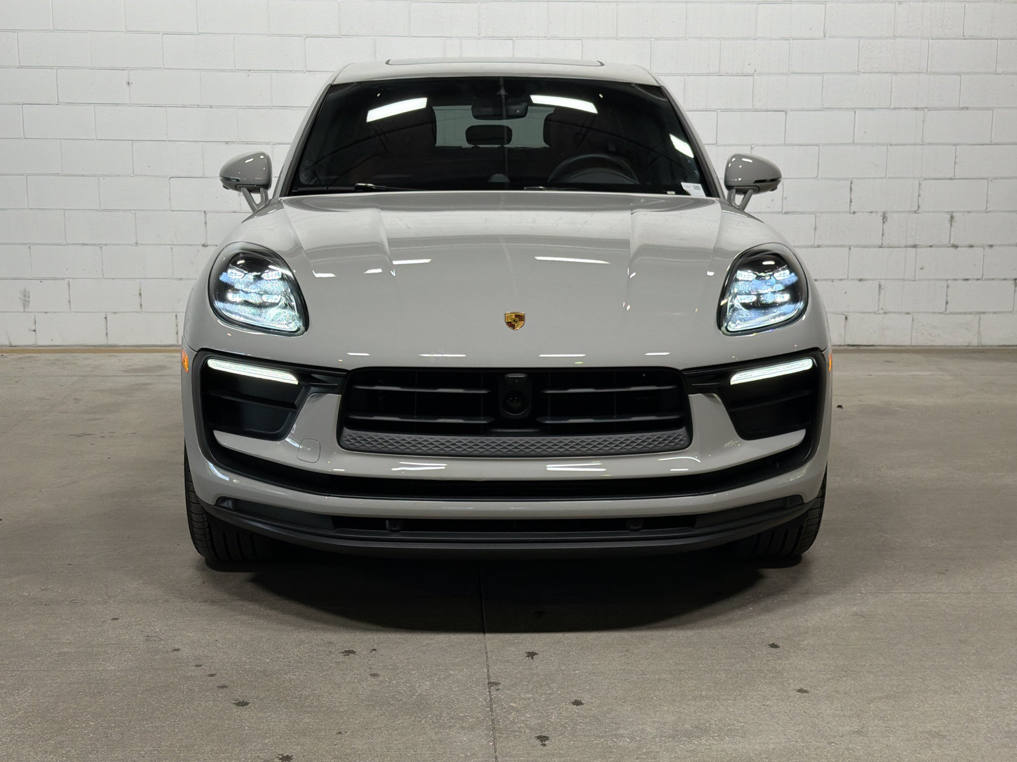 Certified 2026 Porsche Macan AWD/4WD image 9