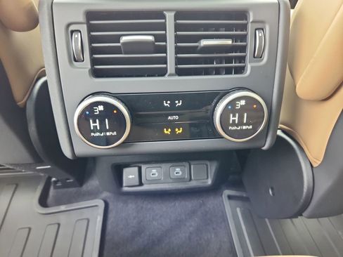 New 2026 Land Rover Discovery Limited Edition image 26