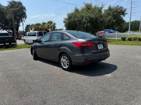 Used 2017 Ford Focus SE FWD image 30