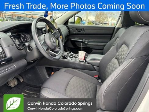 Used 2024 Nissan Pathfinder SV w/ SV Premium Package AWD/4WD image 7