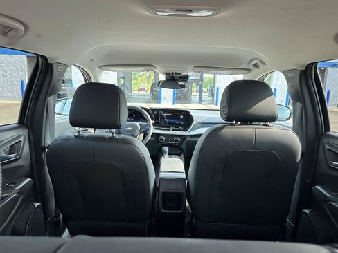 Used 2025 Chevrolet Trax LT FWD image 10