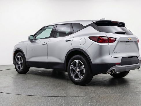 Used 2025 Chevrolet Blazer LT FWD image 6