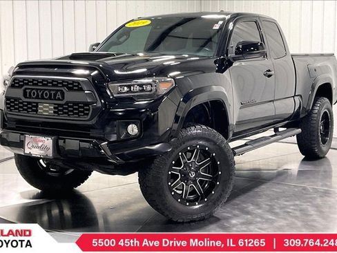 Used 2019 Toyota Tacoma TRD Sport AWD/4WD image 1