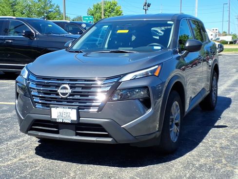 Used 2024 Nissan Rogue S FWD image 3