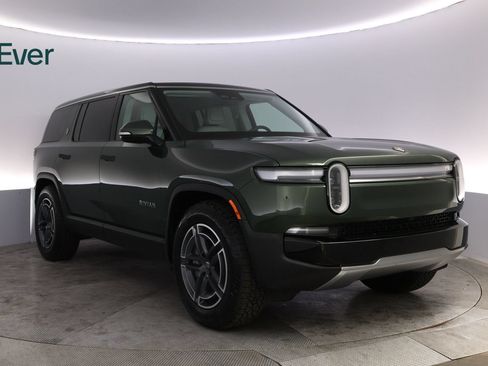 Used 2025 Rivian R1S Adventure AWD/4WD image 13