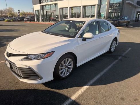 Used 2021 Toyota Camry LE image 1