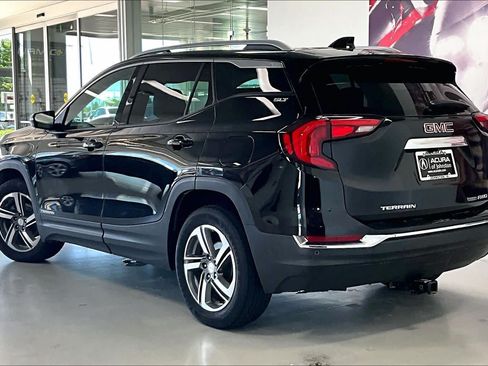 Used 2019 GMC Terrain SLT w/ Infotainment Package II AWD/4WD image 4