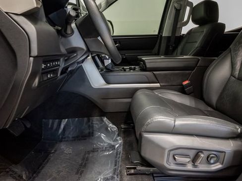 Used 2024 Toyota Tundra Limited AWD/4WD image 11