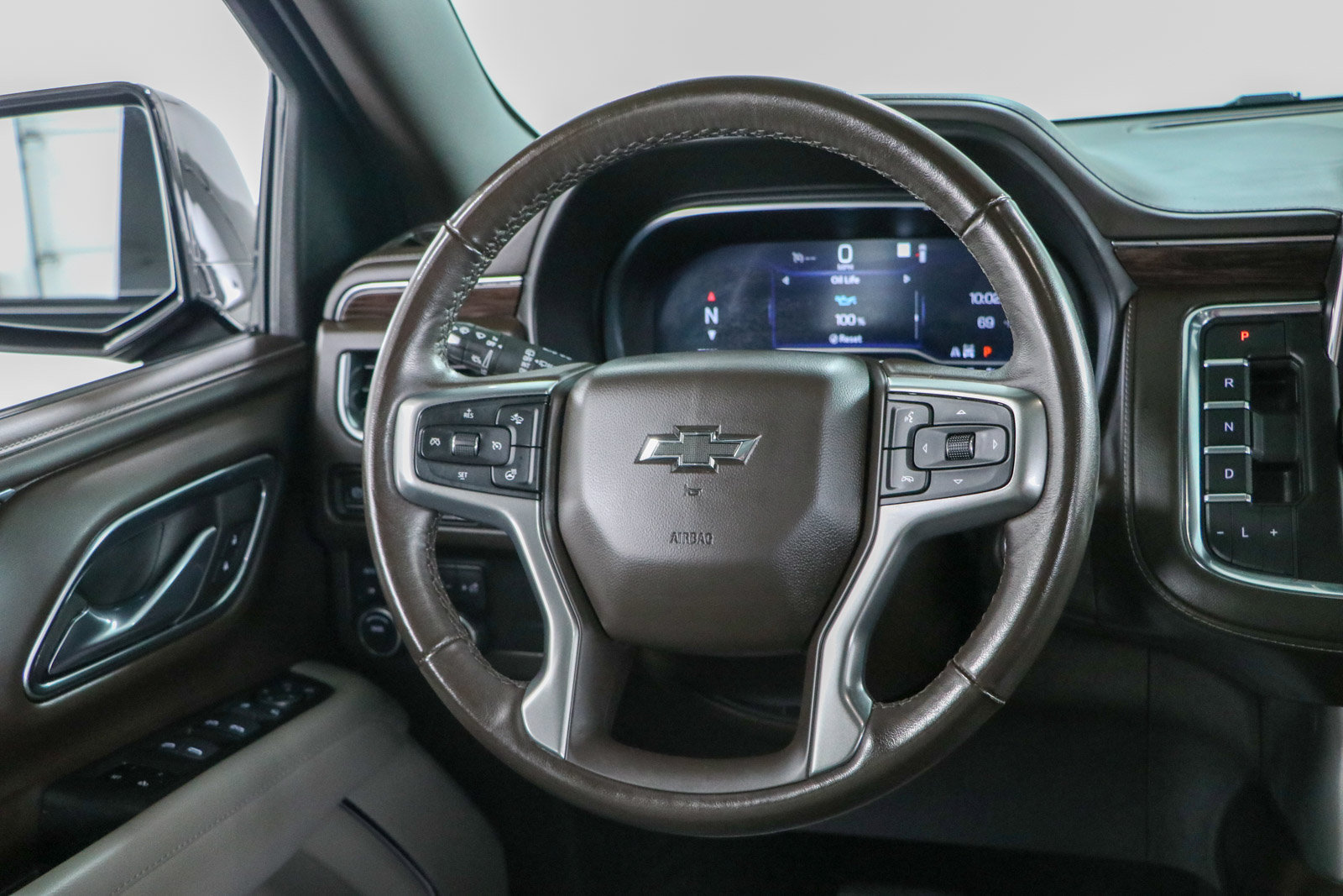 Used 2023 Chevrolet Tahoe Z71 w/ Luxury Package AWD/4WD image 13