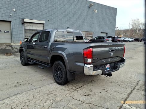 Certified 2022 Toyota Tacoma SR5 image 4