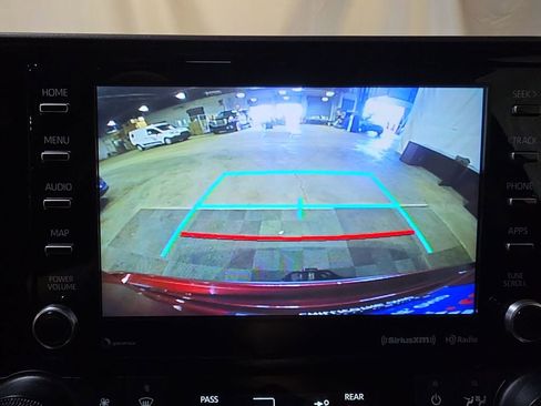 Used 2021 Toyota Highlander XLE AWD/4WD image 24