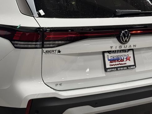 New 2026 Volkswagen Tiguan SE image 18