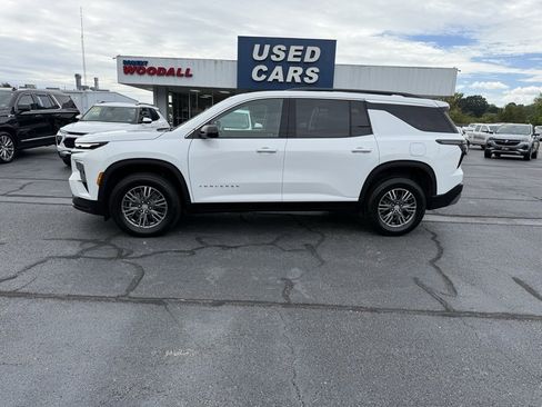 Used 2024 Chevrolet Traverse LT image 4