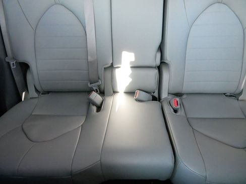 Certified 2026 Toyota Highlander XLE image 13