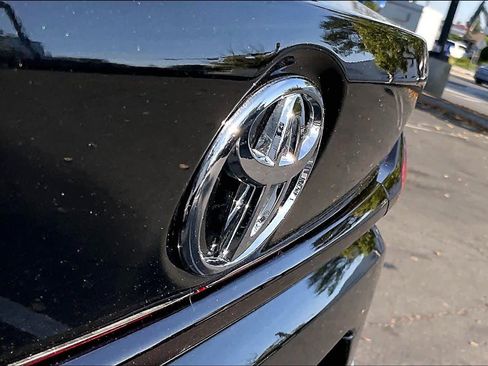 Used 2022 Toyota Corolla LE w/ Carpet Mat Package (TMS) image 29