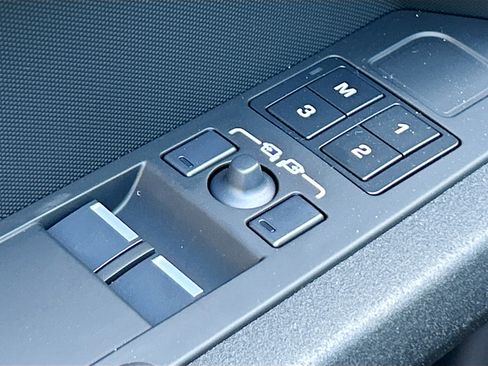 New 2025 Land Rover Defender 90 V8 image 16