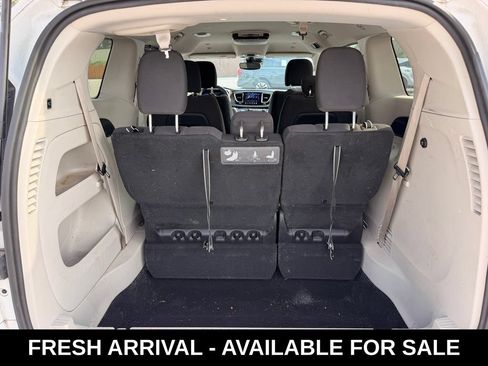 Used 2019 Chrysler Pacifica Touring Plus w/ Advanced Safetytec Group FWD image 17