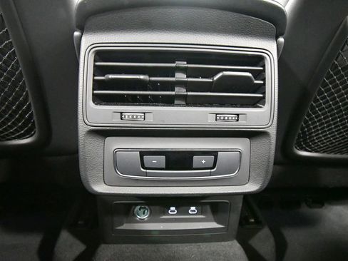 Used 2025 Audi Q7 3.0T Premium Plus AWD/4WD image 17