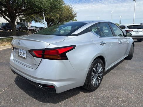 Used 2024 Nissan Altima 2.5 SV image 3