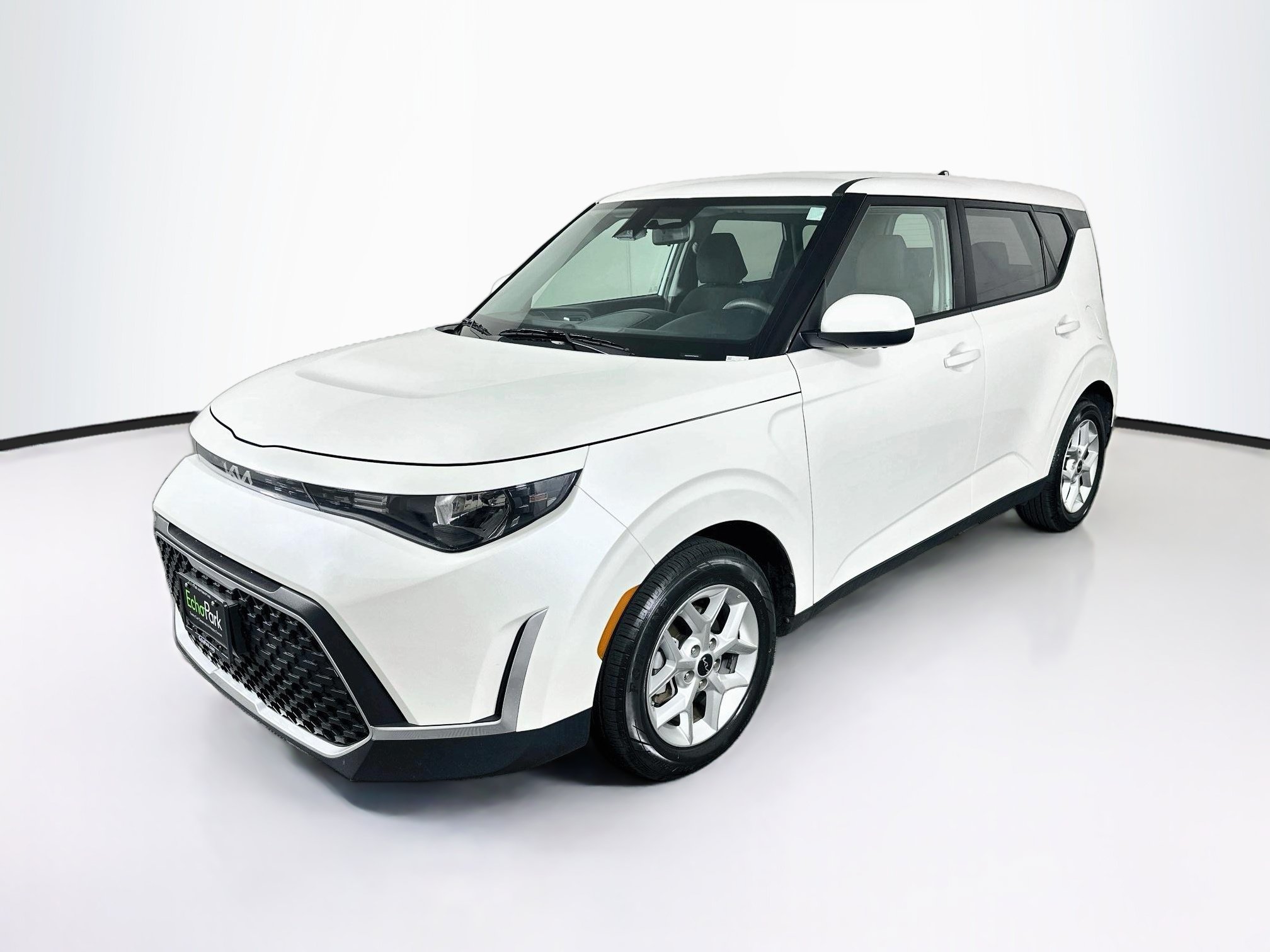 Used 2025 Kia Soul LX w/ LX Technology Package FWD image 3