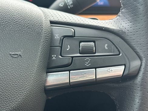 Used 2025 Cadillac XT4 Sport w/ LPO, Onyx Lite Package FWD image 38
