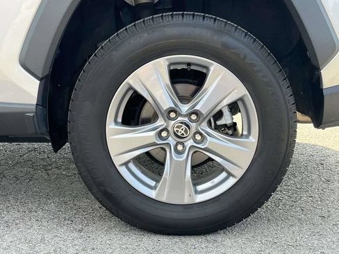 Used 2022 Toyota RAV4 XLE FWD image 11