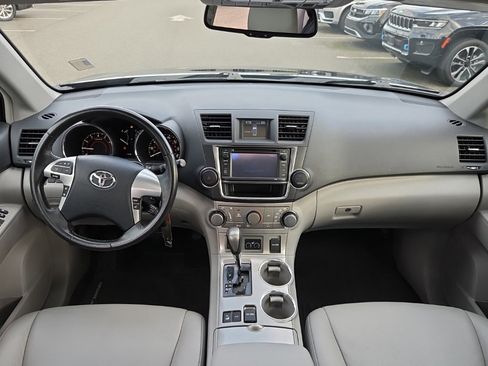 Used 2013 Toyota Highlander Plus image 5