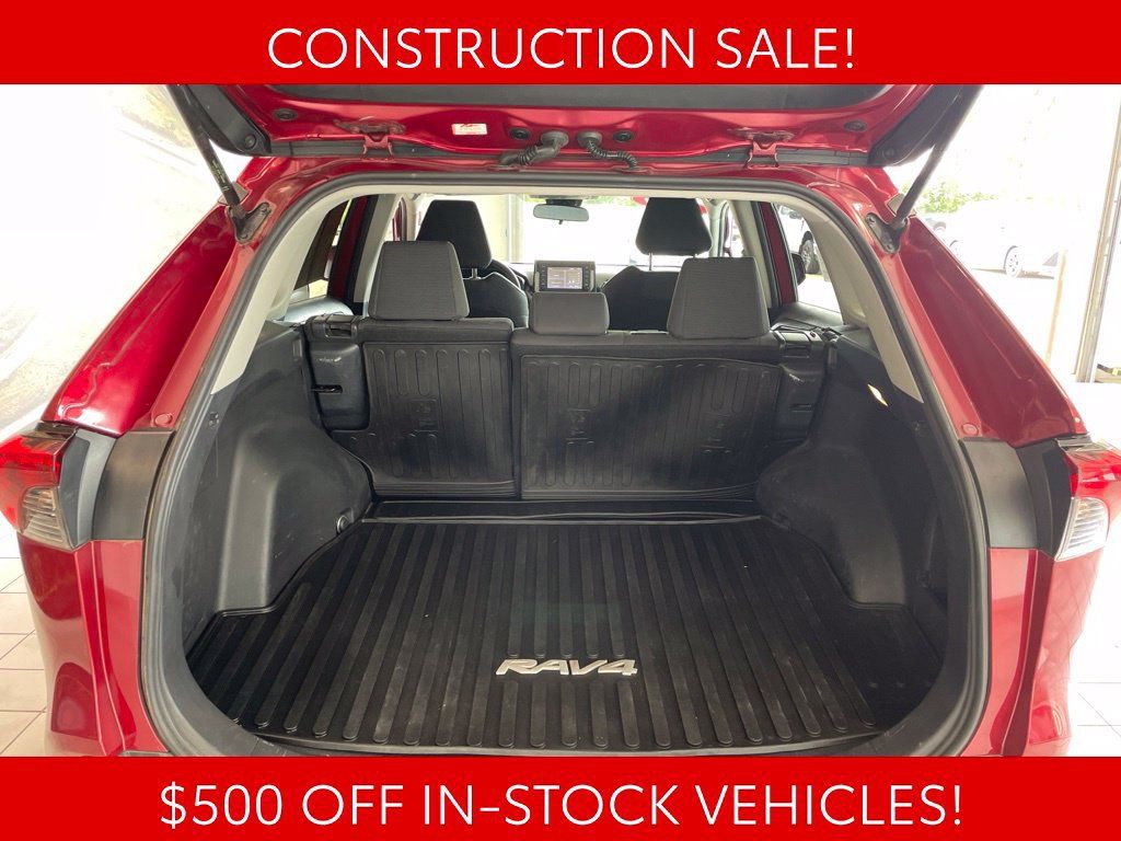 Used 2019 Toyota RAV4 LE AWD/4WD image 13