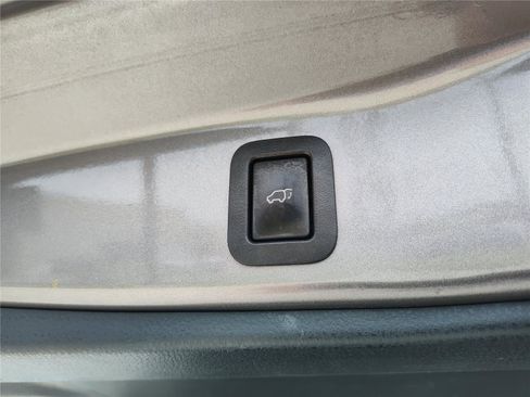 Used 2017 Toyota Highlander SE image 8