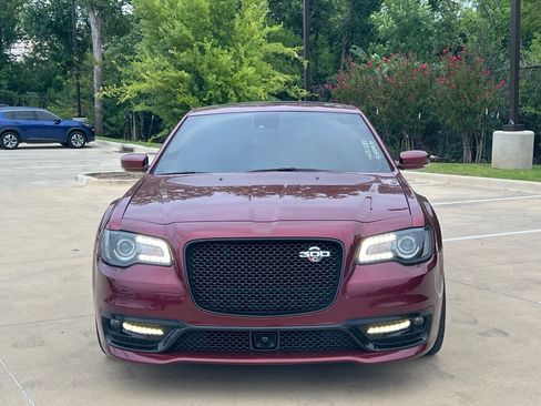 Used 2023 Chrysler 300 C RWD image 2