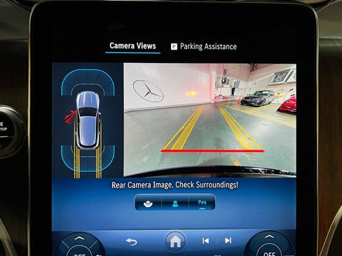 Used 2025 Mercedes-Benz GLC 300 4MATIC image 38