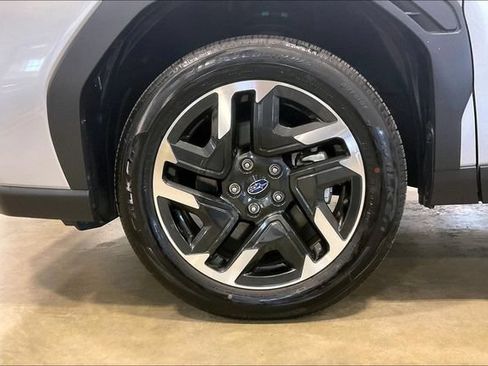 Used 2025 Subaru Forester Limited AWD/4WD image 9